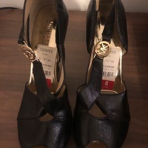 Brand new Michael kors size 8 in black never been worn